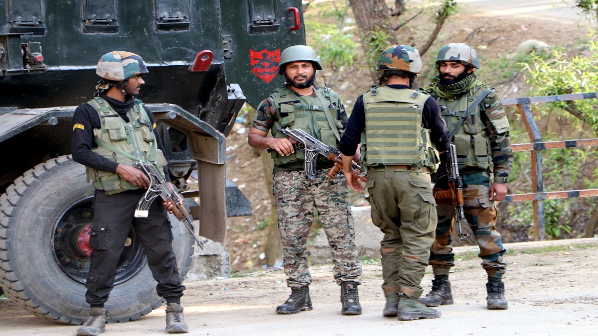 Kupwara Encounter : सुरक्षा​कर्मियों ने दो आतंकवादी किए ढेर, पठानकोट से जम्मू तक हाई अलर्ट जारी, आर्मी स्कूल बंद