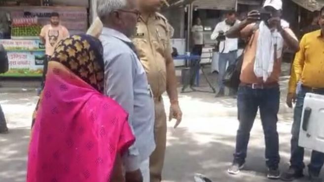 Lucknow News: लोकभवन के सामने चौकीदार ने पत्नी के साथ किया आत्मदाह का प्रयास, पुलिस की स​क्रियता से बची जान