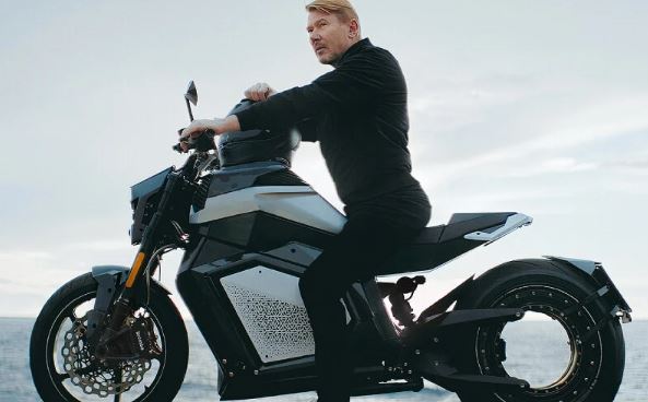 Auto News hindi- Verge Motorcycles Mika Hakkinen Signature Edition : सपनो की सवारी का एहसास कराती है मिक्का हक्किनेन सिग्नेचर एडिशन, कीमत भी जान लीजीए