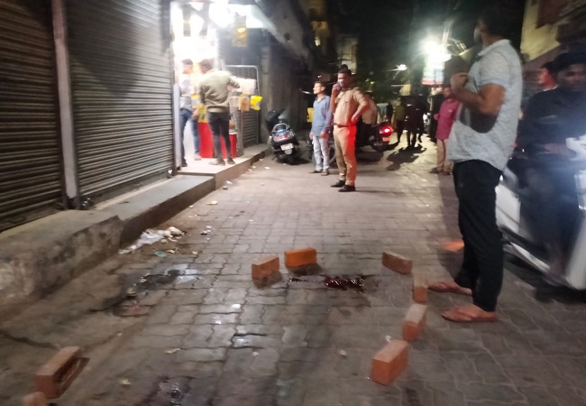 Lucknow Big News: गोलियों की तड़तड़ाहट से दहला हजरतगंज, बेखौफ बदमाशों ने मोबाइल दुकानदार पर की फायरिंग, हालत नाजुक