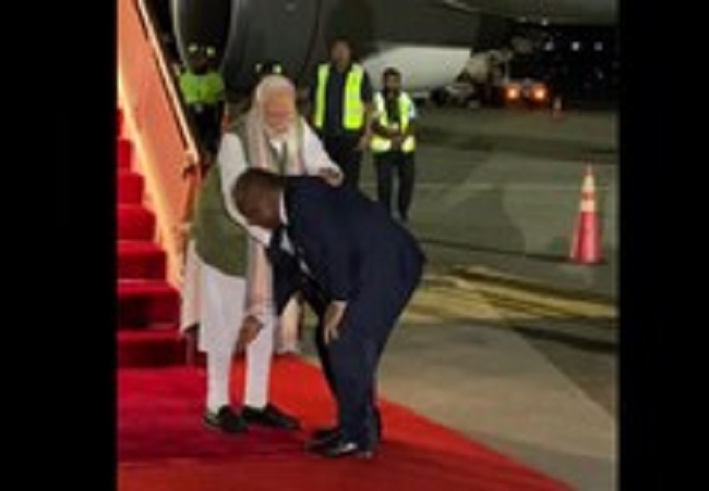 PM Modi Live : पापुआ न्यू गिनी में पीएम मोदी का भव्य स्वागत, प्रधानमंत्री मारापे ने छुए पैर