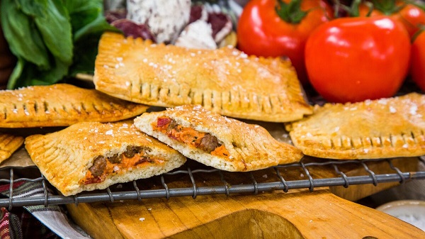 Pizza Pocket Recipe: घर में बहुत ही आसान तरीके से बनाएं ‘पिज्जा पॉकेट’