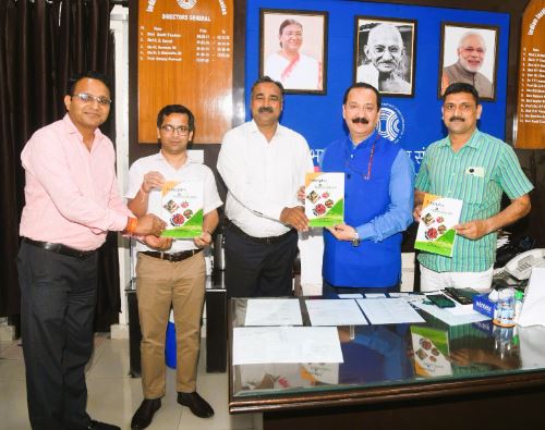 Book Release ‘Principles of Horticulture’ : प्रो. संजय द्विवेदी ने किया ‘प्रिंसिपल्स ऑफ हॉर्टिकल्चर’ पुस्तक का विमोचन