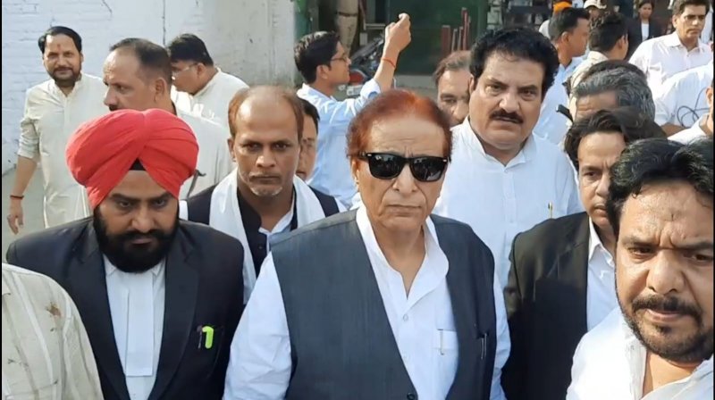 आजम खान मामले में समाजवादी पार्टी ने मोर्चा खोला, कमिश्नर से डीएम पर एक्शन लेने की कल मांग करेगा प्रतिनिधि मंडल