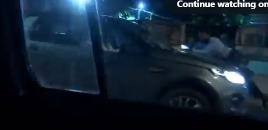 द‍िल्‍ली की सड़क पर कार चालक ने बोनट पर लटके शख्‍स को 3 क‍िमी तक घसीटा, वीडियो वायरल
