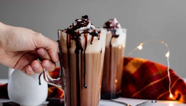 Starbucks Wali Cafe Mocha Coffee Recipe at Home: घर में बहुत सस्ते और आसान तरीके से बनाएं ये महंगी कॉफी