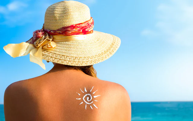 Summer Skin Care Tips: धूप से झुलस रही है त्वचा, इस गर्मी के सीजन में जरूर ये अपनाएं ये स्किन केयर टिप्स