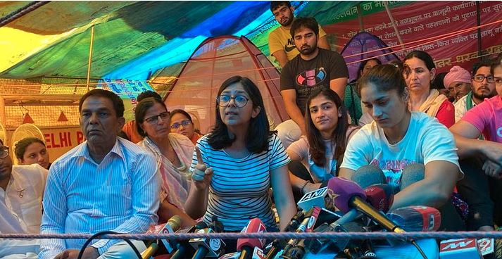 Wrestlers Protest Live : स्वाति मालीवाल बोलीं-बृजभूषण को क्यों बचा रही है दिल्ली पुलिस? उन्हें क्यूं नहीं कर रही है गिरफ्तार?