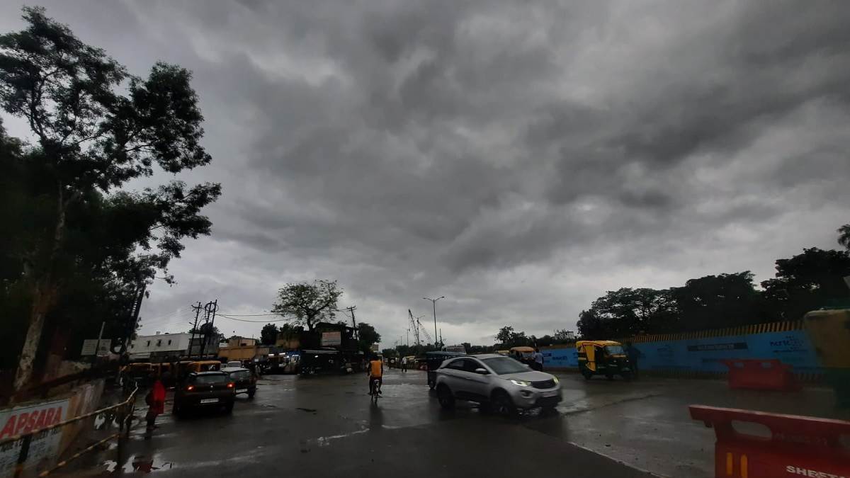UP Weather Alert : साइक्लोन ‘मोचा’ की वजह से 2 दर्जन से अधिक जिलों में आंधी-बारिश की चेतावनी,जानें IMD का पूर्वानुमान