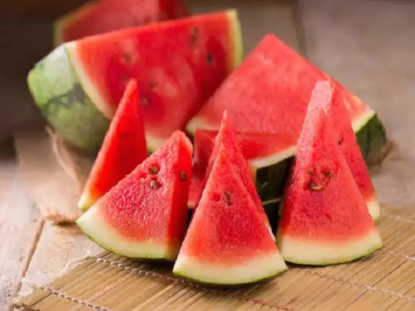 Disadvantages of Eating Watermelon: रोज खाते है तरबूज तो जान ले अधिक तरबूज खाने के ये नुकसान