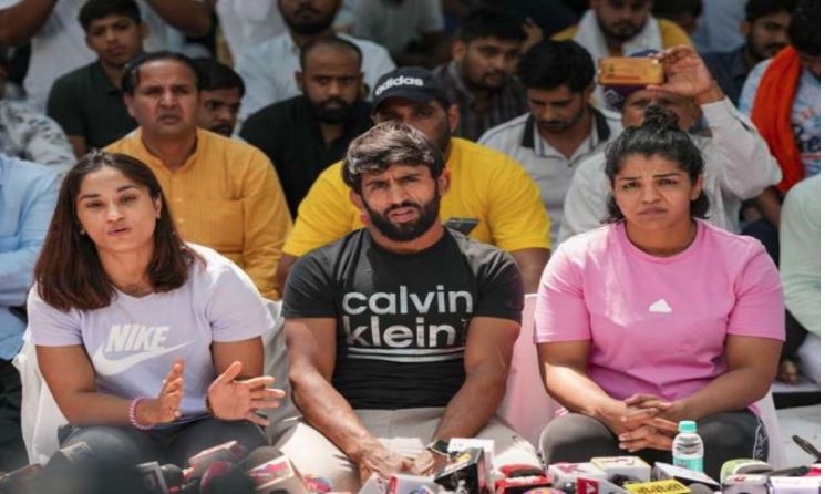 Wrestlers Protest : पहलवानों की याचिका पर कोर्ट ने दिल्ली पुलिस को जारी किया नोटिस, अगली सुनवाई 12 मई को