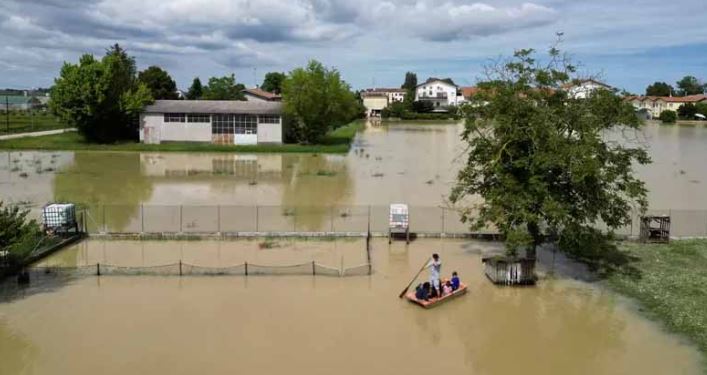 Italy Floods and landslides : इटली में बाढ़ और भूस्खलन से ज्यादातर क्षेत्र जलमग्न, प्राकृतिक आपदा से 13 लोगों की मौत,हजारों  विस्थापित