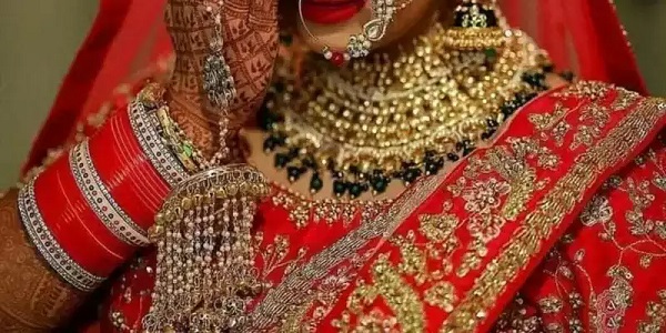 red lehenga for bride