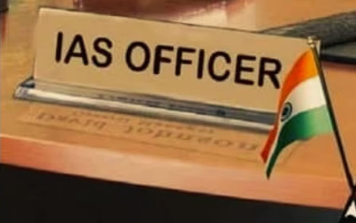 UP IAS Transfer : यूपी में पांच आईएएस अधिकारियों का तबादला, एसीएस वित्त प्रशांत त्रिवेदी हटाए गए
