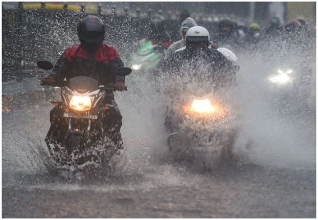 Auto Care In Rain : बारिश के मौसम में इन चीजों का रखें ध्यान, आपका टू-व्हीलर रहेगा फर्स्ट क्लास