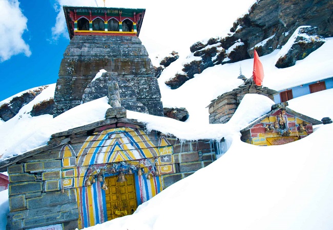 Beautiful Tungnath Temple: करें महादेव के दर्शन, सबसे ऊंचे पहाड़ पर चारो तरफ बर्फ से ढका हुआ है ये बेहद खूबसूरत मंदिर