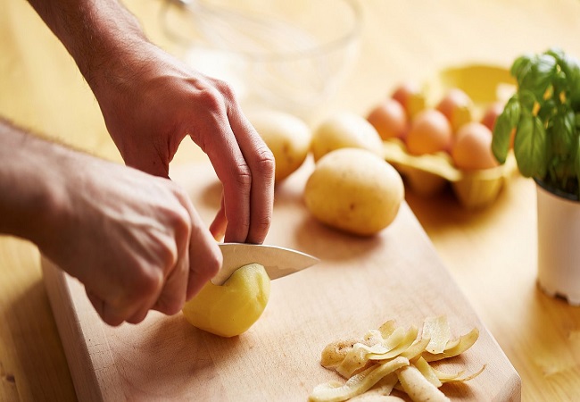 Benefits of Eating Potatoes:आलू खाने के ये फायदें नहीं जानते होंगे आप, जानने के बाद आज से ही खाना कर देंगे शुरु