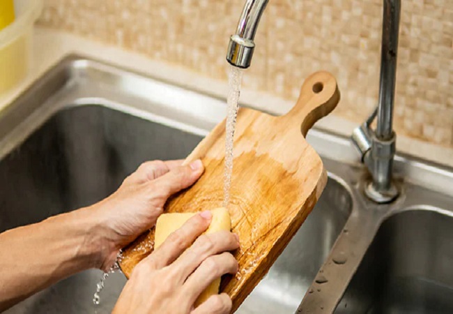 Cleaning Wooden Utensils