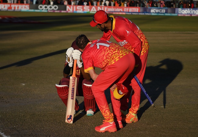 Video : आउट होते ही गम में डूबा वेस्ट इंडीज का बल्लेबाज, जिम्बाब्वे के खिलाड़ियों ने ऐसे बढ़ाया हौंसला