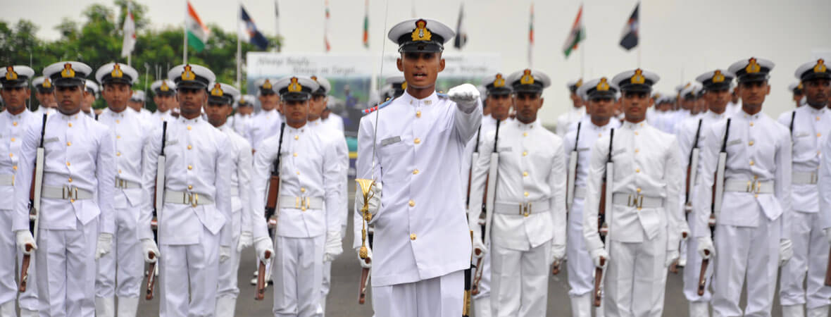 Indian Navy Recruitment: भारतीय नौसेना में 362 पदों पर निकली भर्ती, 10वीं पास कैंडिडेट्स जल्द करें अप्लाई