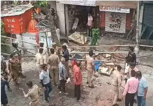 Viral Video : भगवान जगन्नाथ की रथ यात्रा के गुजरात के दरियापुर में बड़ा हादसा, बालकनी गिरने से कई लोग घायल