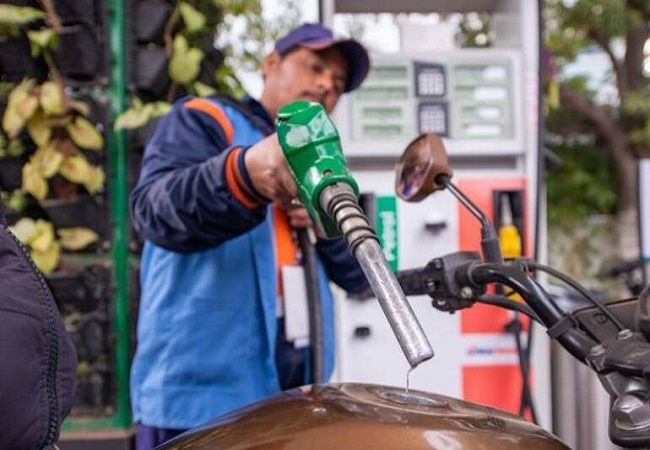 Petrol Diesel Price: लखनऊ समेत उत्तर प्रदेश में पेट्रोल डीजल की ये है ताजा कीमतो की सूची