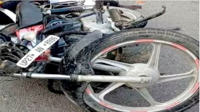 Road Accident in Shahjahanpur : बाइक सवार दंपती समेत पांच की मौत, चार साल की बच्ची घायल