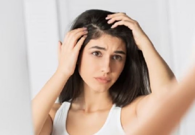 Tips For Black and Thick Hair: अगर दिख जाए सिर में पहला सफेद बाल तो करें सबसे पहले ये जरुरी काम