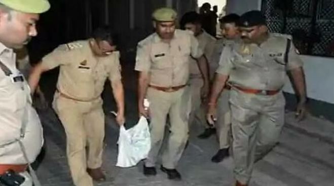 UP News: चांदी लूटकांड में बड़ी कार्यवाही, वारदात में शामिल पुलिसकर्मी बर्खास्त