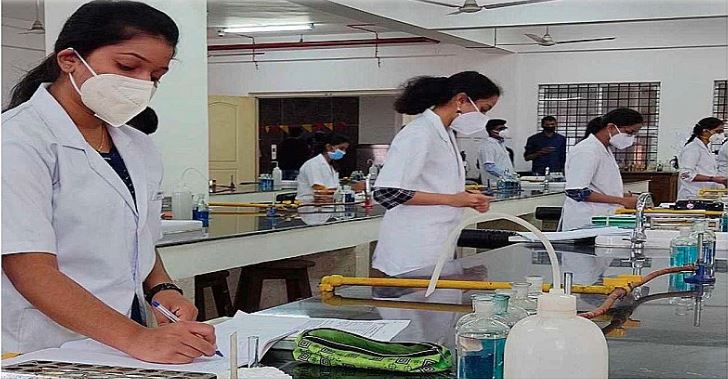 यूपी के 13 सरकारी मेडिकल कॉलेज राष्ट्रीय आयुर्विज्ञान संस्थान के मानकों को पूरा करने में फेल, 1300 MBBS सीटों की पढ़ाई अधर में लटकी