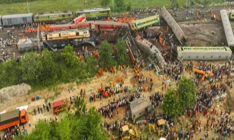 Odisha Train Accident: क्या है ‘कवच’ प्रणाली? आखिर ट्रेन दुर्घटना के बाद क्यों हो रहा है इसका जिक्र