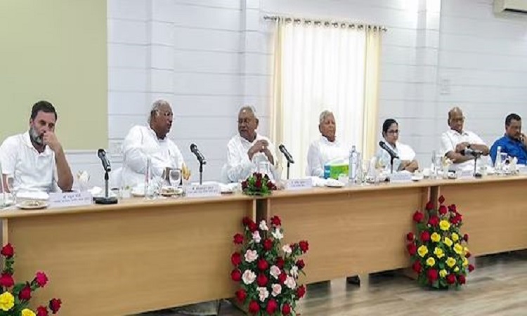 Opposition Party Meeting : एक साथ मिलकर लोकसभा चुनाव लड़ेगा विपक्ष, नीतीश कुमार बोले-अगली मीटिंग कुछ दिन बाद