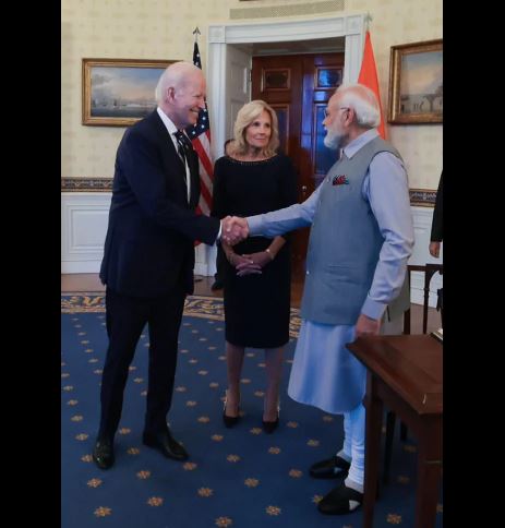 PM Modi in US : व्हाइट हाउस पहुंचे पीएम मोदी, अमेरिकी राष्ट्रपति बाइडेन व प्रथम महिला जिल ने किया स्वागत