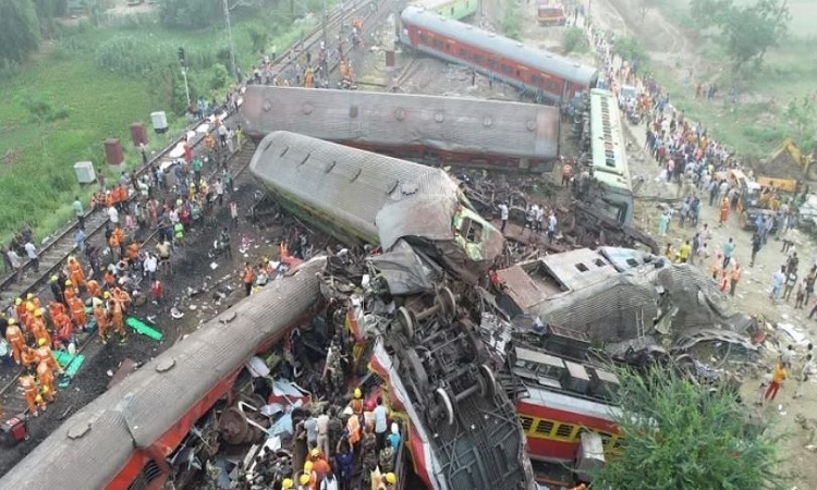 Odisha Train Accident: पीएम मोदी पहुंचे घटनास्थल, लोगों से कर रहे हैं बातचीत, घायलों से भी करेंगे मुलाकात