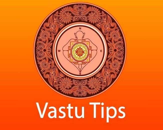 Vastu Tips : घर के इस दिशा में रखी ये चीजें बनती है कंगाल, अभी हटाएं