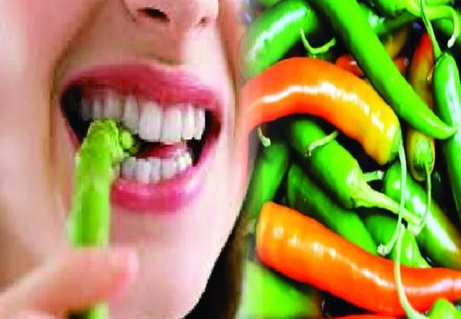 Benefits of Green-Green Hot Chillies: दिखने में हरी-हरी तीखी मिर्च के ये हैं बेहद चौंकाने वाले फायदें