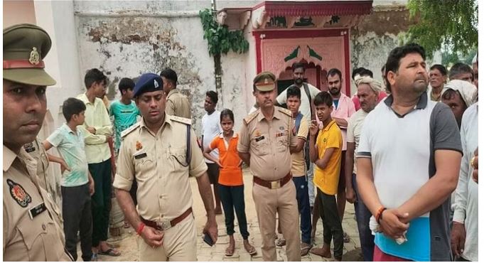 Blood Sport in Agra : बड़े भाई ने दो भाइयों की कुल्हाड़ी से काटकर की हत्या, पिता की हालत गंभीर