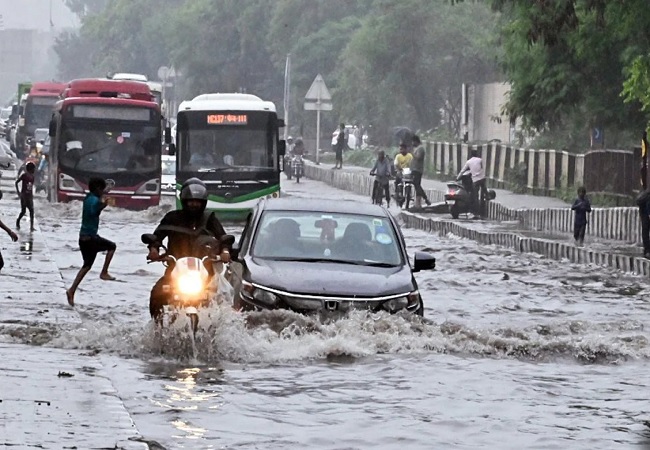 Delhi-NCR Heavy Rain : भारी बारिश ने तोड़ा 41 साल का रिकॉर्ड, अफसरों के संडे की छुट्टी हुई रद्द