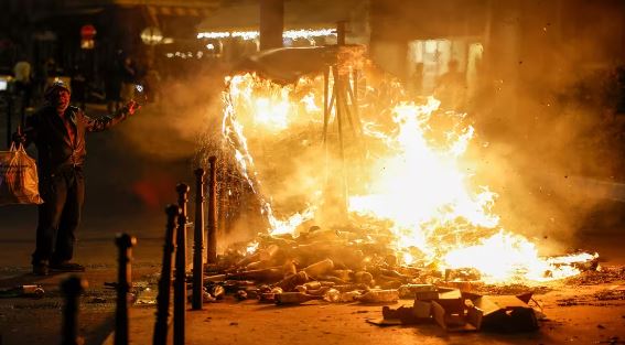 France Protest : फ्रांस हिंसा की आग में धधक रहा है, प्रदर्शनकारियों ने आगजनी से सबको दहला दिया
