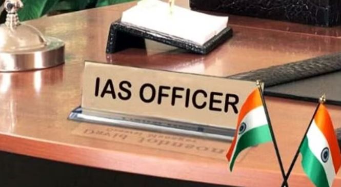 IAS Transfer: आईएएस अफसरों के हुए तबादले, UPPCL के चेयरमैन एम. देवराज हटाए गए