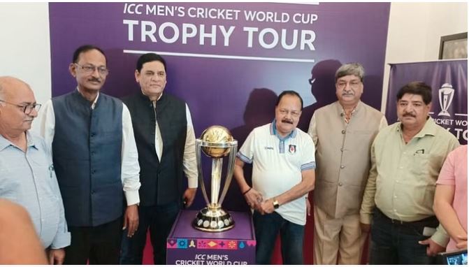 ICC World Cup 2023 : लखनऊ में वर्ल्ड कप ट्रॉफी का अनावरण, लुलु मॉल में 23 जुलाई लोग कर सकेंगे दीदार