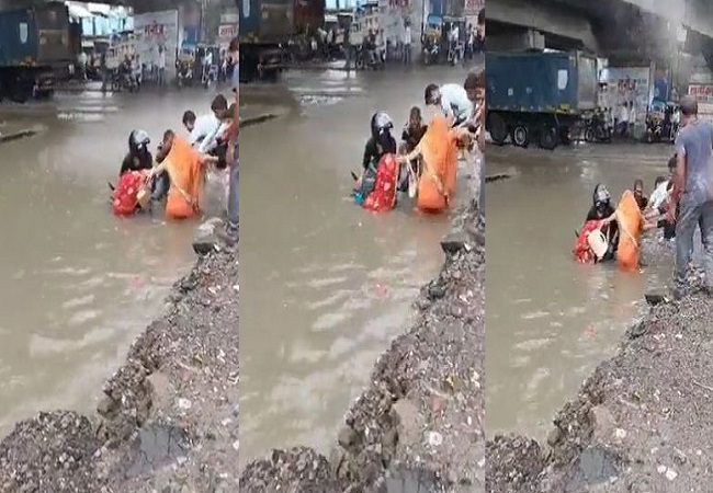 Viral Video: जरा सी बारिश से सड़क बनी तालाब, जलभराव की वजह से गड्डे में गिरे ‘दुल्हा दुल्हन’