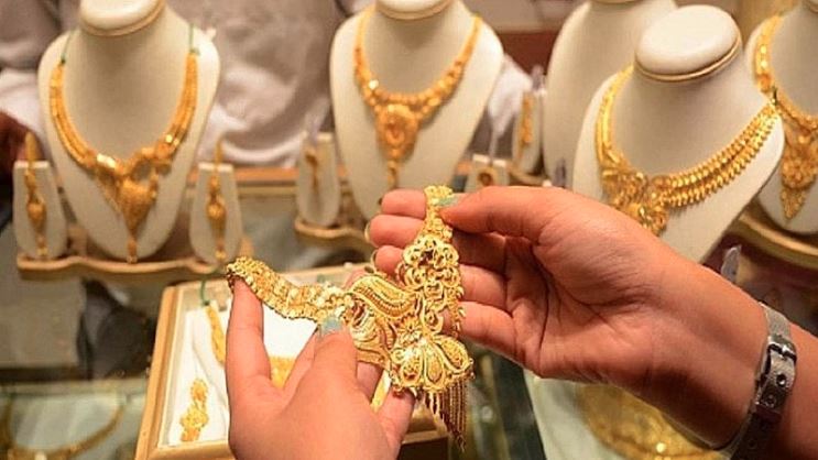 Lucknow Gold-Silver Price Today : सोना 200 रुपए से ज्यादा बढ़े दाम, चांदी भी उछली, जानें अपने शहर का ताजा भाव