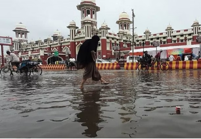 Lucknow Weather Alert : लखनऊ में तीन दिनों तक भारी बारिश और बिजली गिरने की आशंका, DM ने दी चेतवानी