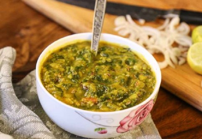 Make Dhaba Style Palak Dal