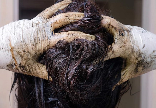 Hair Care: सफेद बालों को काला करने के साथ ही घने और मजबूत बनाने के लिए घर में ही बनाएं नेचुरल हेयर डाई