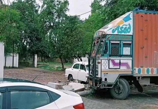 UP News: PWD मंत्री जितिन प्रसाद की कोठी में घुसा अनियंत्रित ट्रक