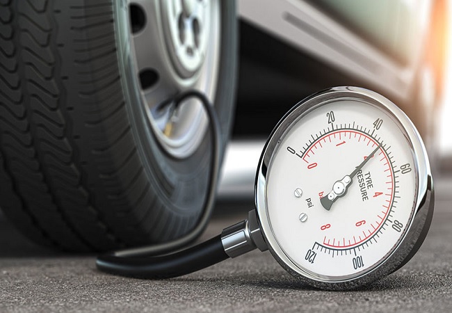 Perfect Car Tyre Pressure : टायर में हवा कम या ज्यादा होने पर लोग होते हैं हादसे का शिकार, सिर्फ इतना ही रखें एयर प्रेशर