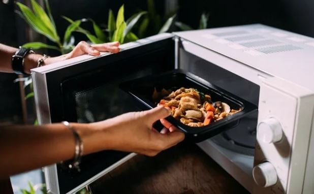 Reheating Of Food : गर्म भोजन को ग्रहण के ढेरों फायदे हैं, दोबारा गर्म न करें