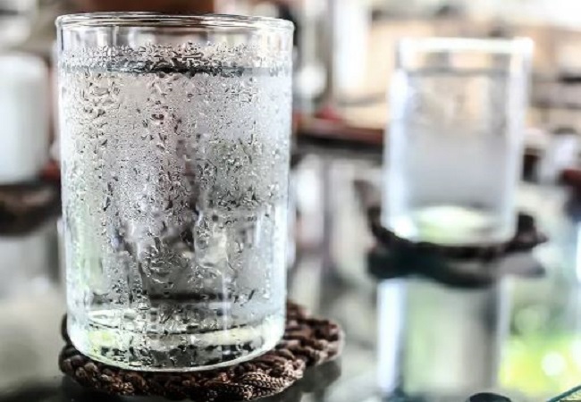Side Effects of Drinking Cold Water: ठंडा पानी पीने से होते हैं ये नुकसान, पीने से पहले आप भी सोचेंगे सौ बार